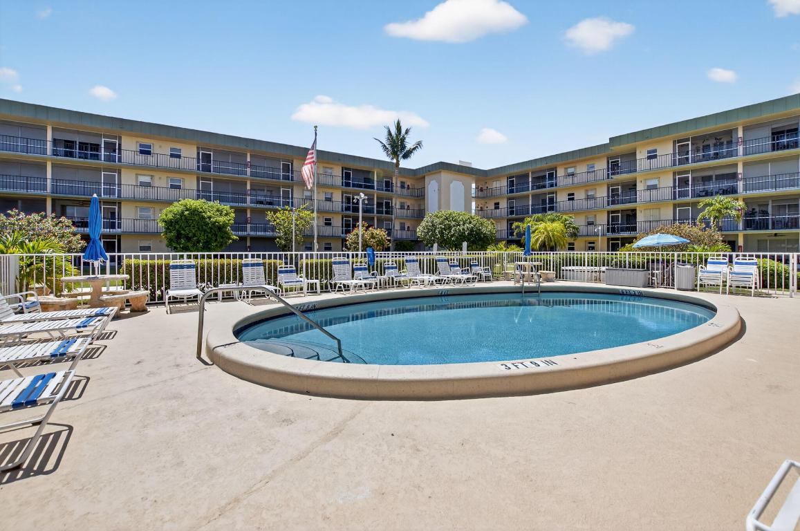 HAMPTON GARDENS 1 CONDO - Residential