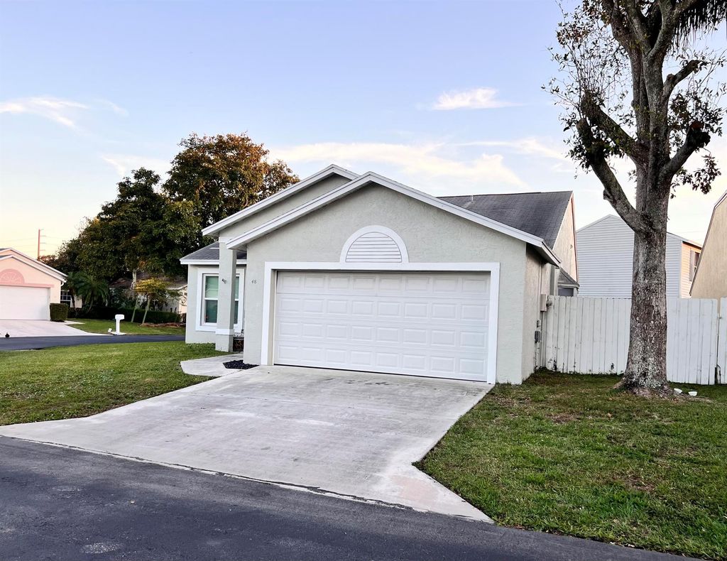 Photo of 48 Bentwater Circle, Boynton Beach, FL 33426 (MLS # R10960132)