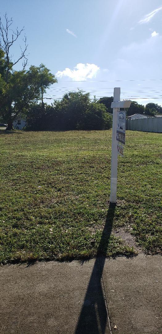 Rare opportunity for this interior lot. The corner lot next to it is also for sale. Owner has plans for home already completed. Plans when drawn did meet the CRA requirements. Lot is 50x145.
Great opportunity to purchase 2 lots side by side.