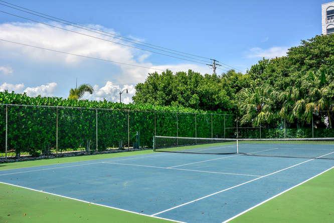 DORCHESTER OF PALM BEACH - Residential Lease