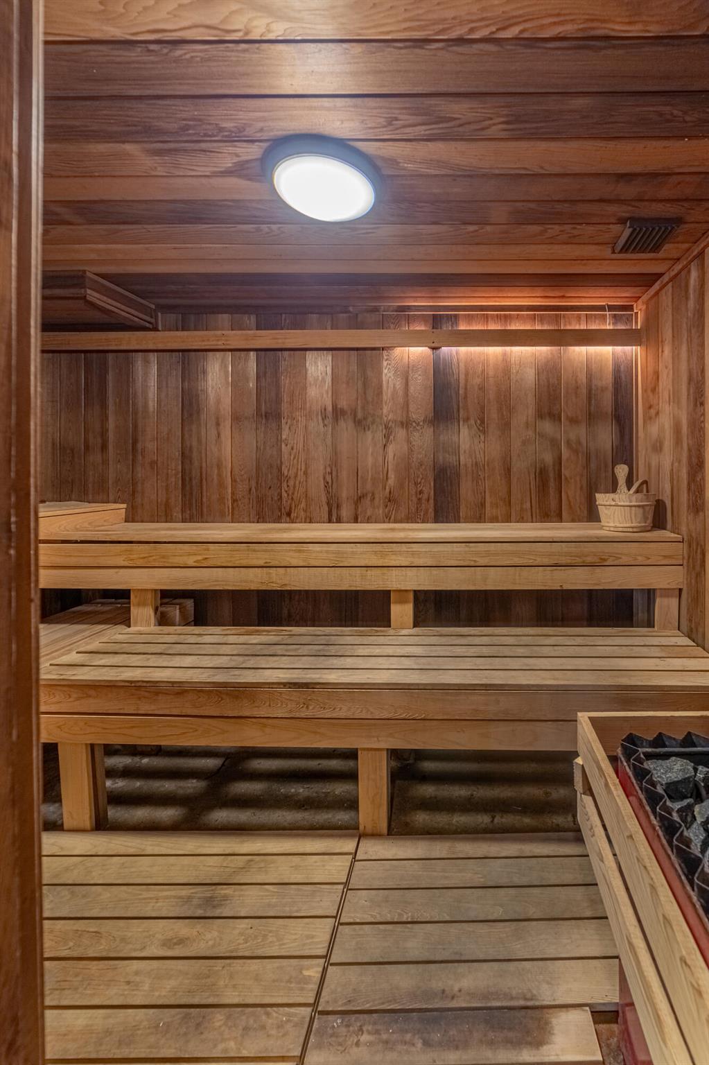 DORCHESTER OF PALM BEACH - Residential Lease