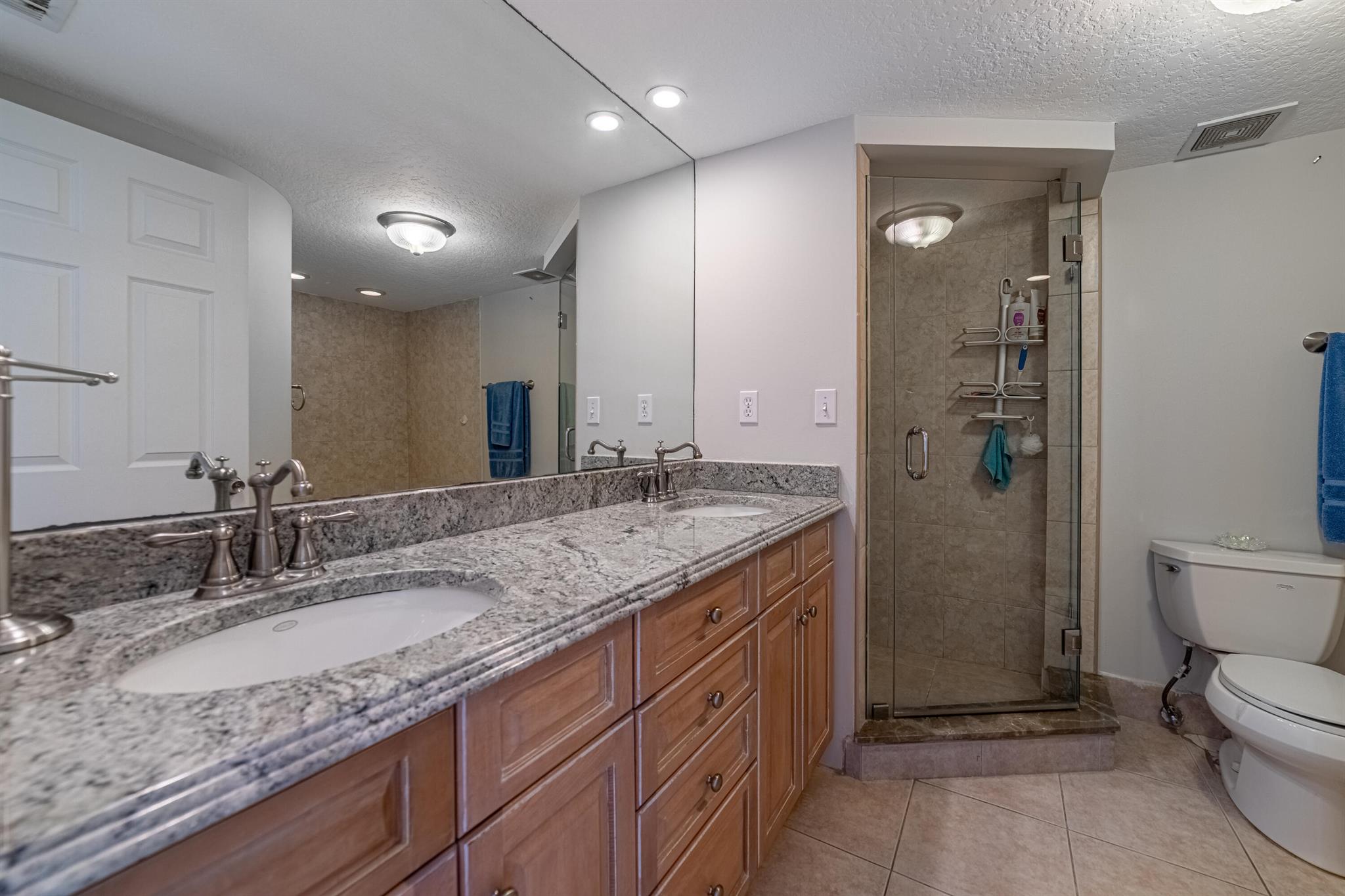 DORCHESTER OF PALM BEACH - Residential Lease