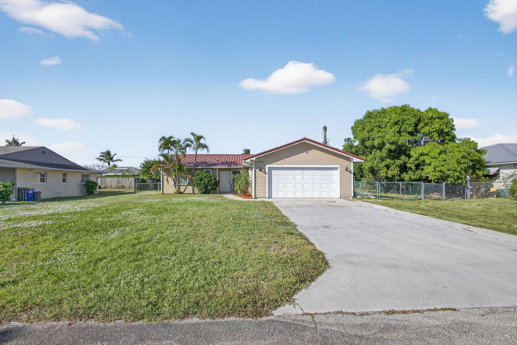 Photo of 8288 SE Pine Circle, Hobe Sound, FL 33455 (MLS # R11145467)