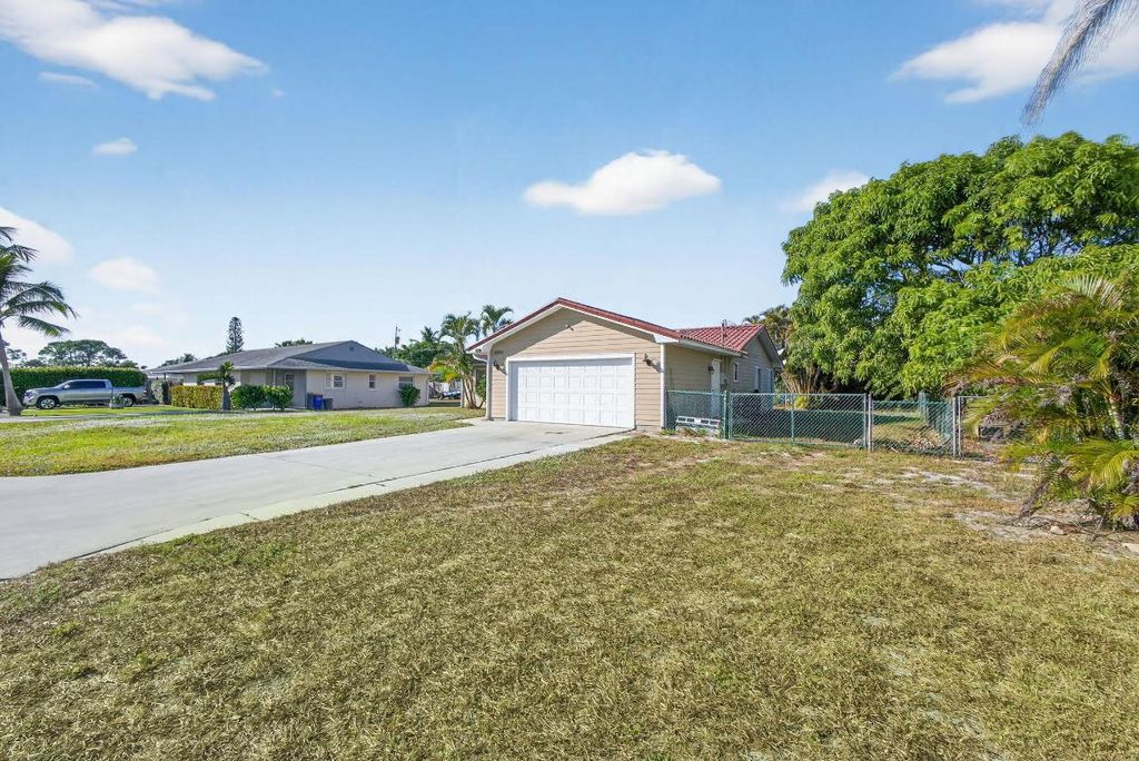 Photo of 8288 SE Pine Circle, Hobe Sound, FL 33455 (MLS # R11145467)