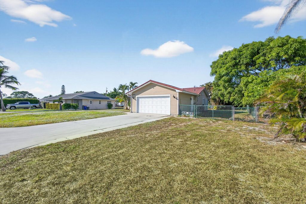 Photo of 8288 SE Pine Circle, Hobe Sound, FL 33455 (MLS # R11145467)