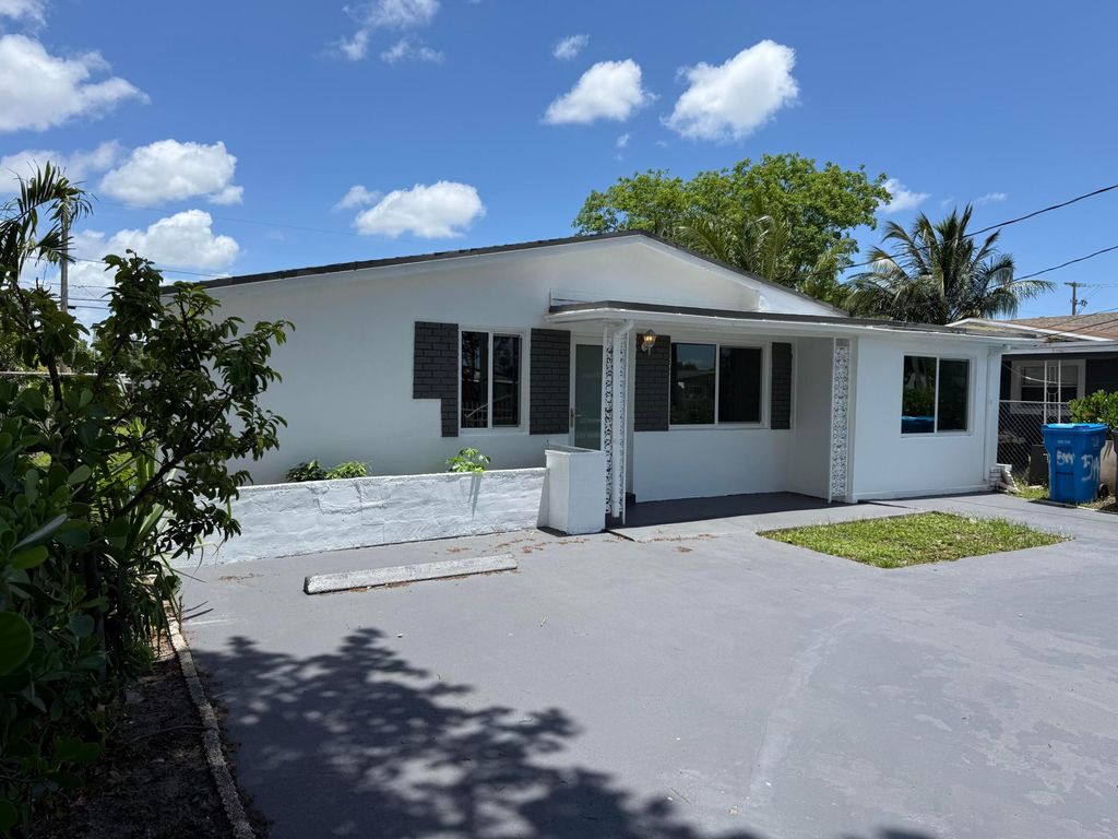 Photo of 5441 SW 18th Street, West Park, FL 33023 (MLS # B26049359)