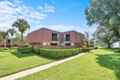 Photo of 2940 SW Sunset Trace Circle, Palm City, FL 34990 (MLS # B26062667)