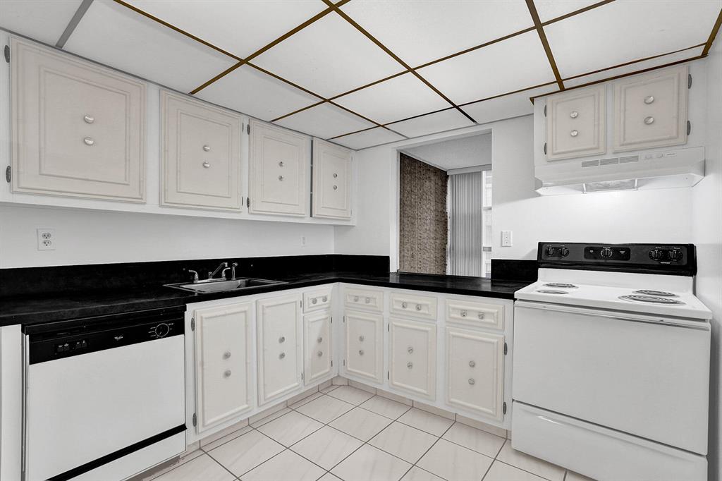 DE SOTO PARK CONDO - Residential