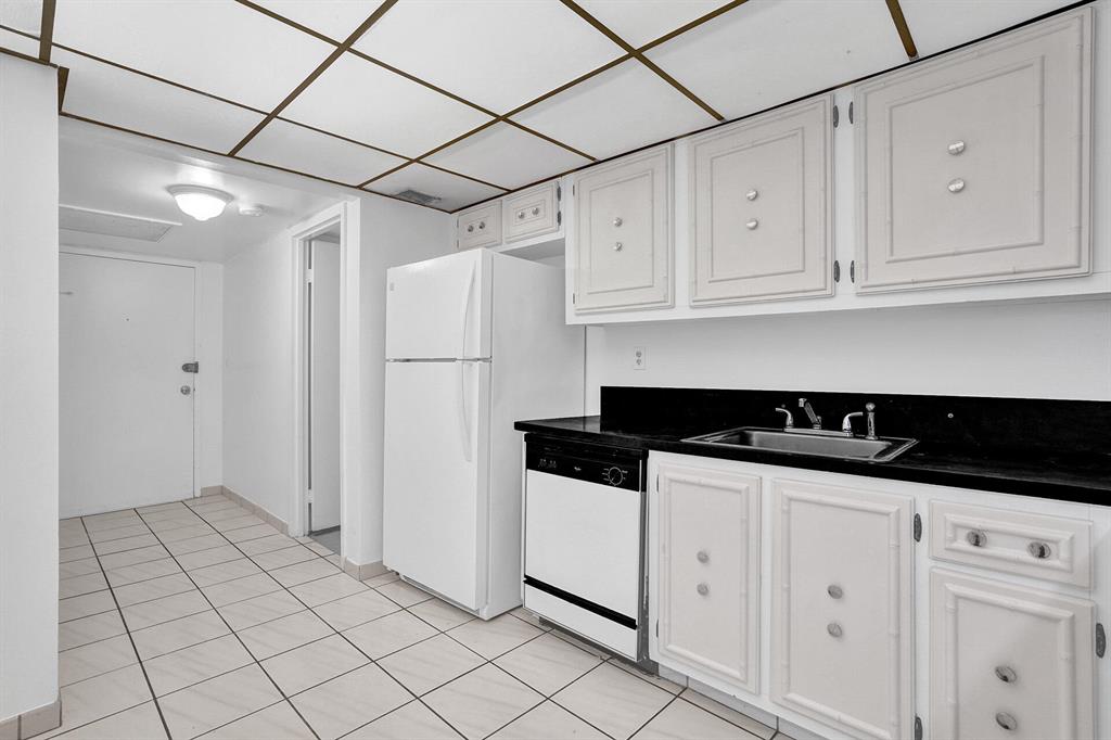 DE SOTO PARK CONDO - Residential