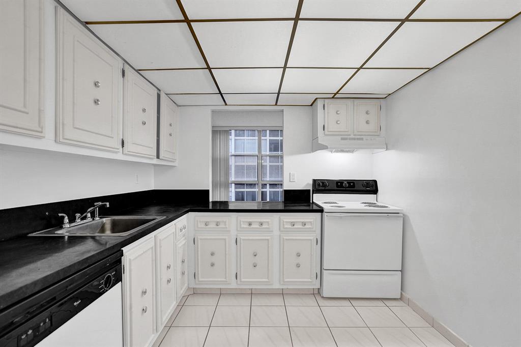 DE SOTO PARK CONDO - Residential