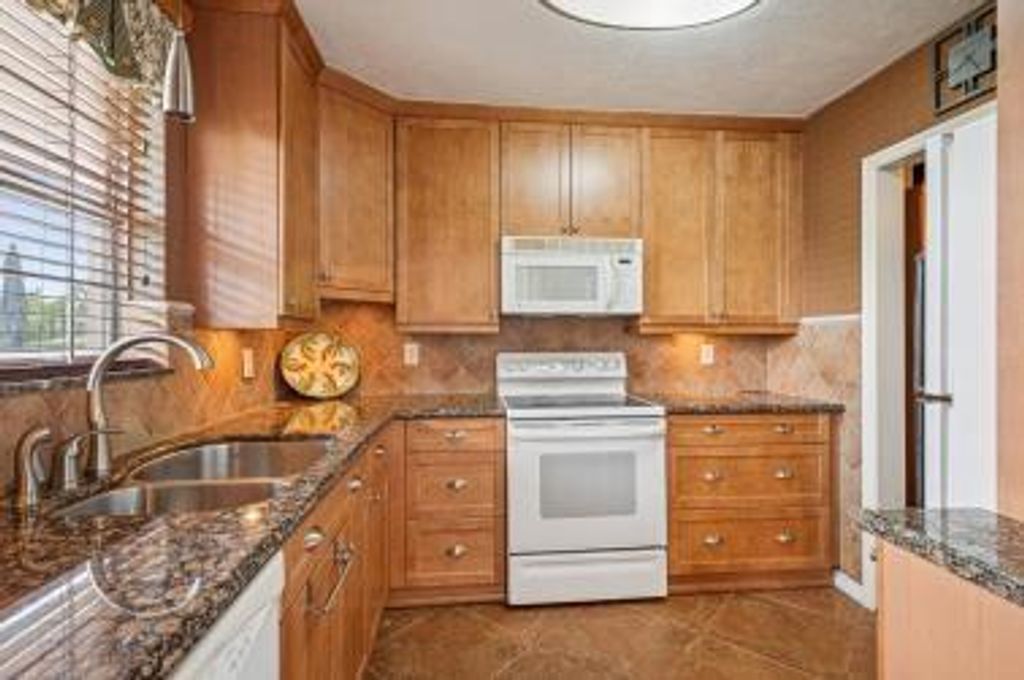 Photo of 2141 NE 68 St #106, Fort Lauderdale, FL 33308 (MLS # F10521262)