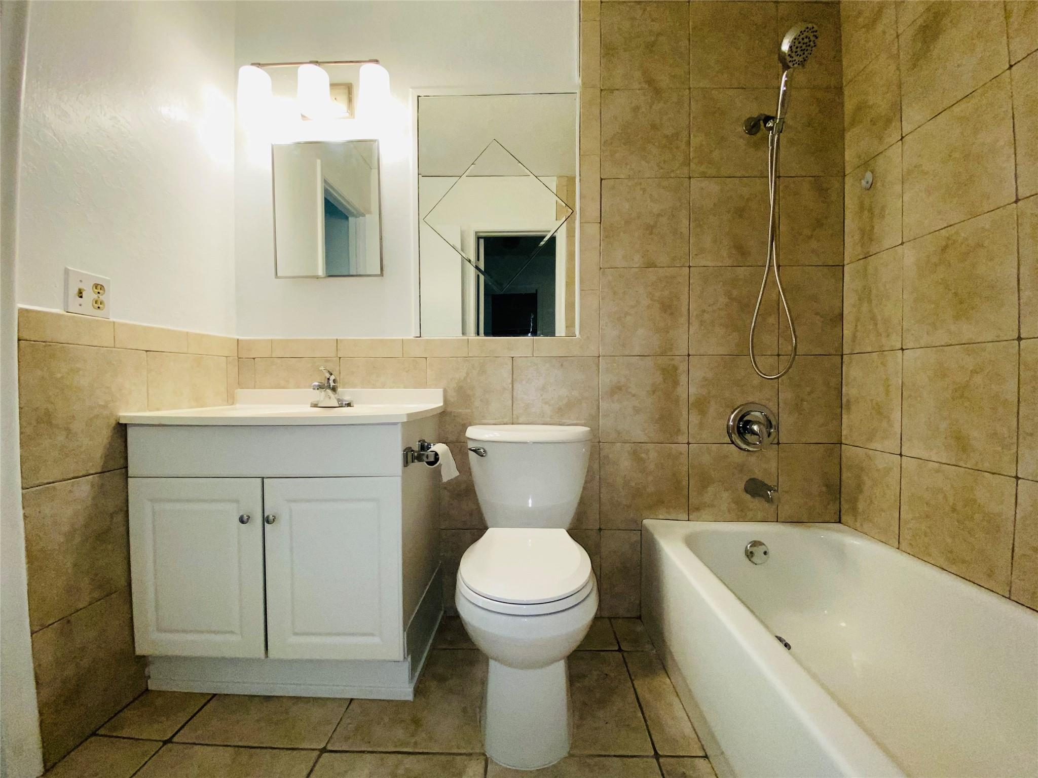 Castlewood 71-37 B - Residential Lease