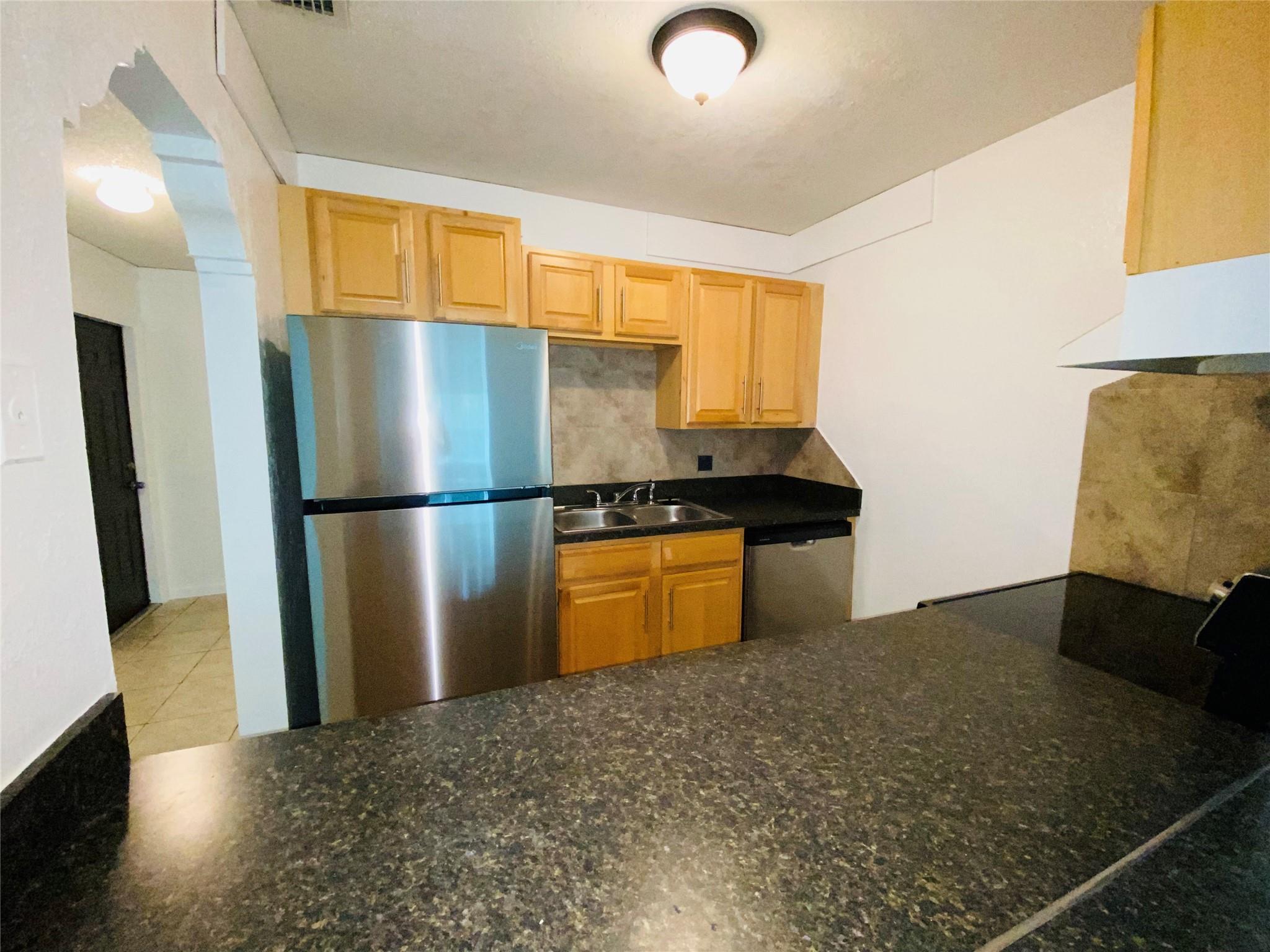 Castlewood 71-37 B - Residential Lease