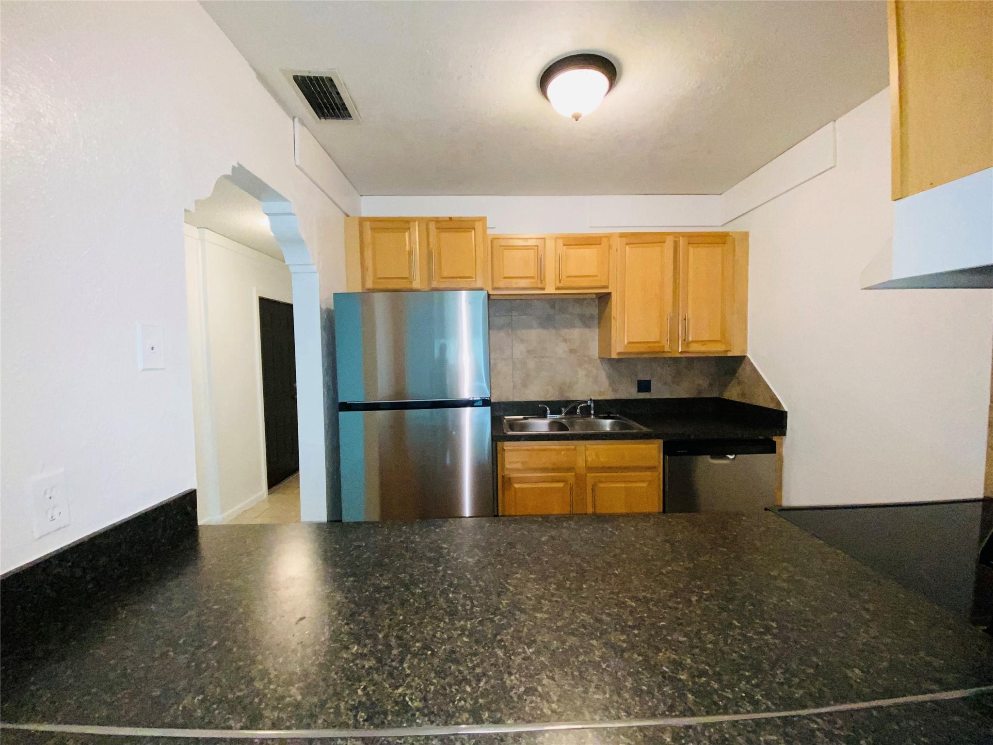 Castlewood 71-37 B - Residential Lease