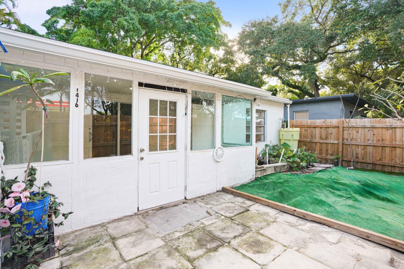 HIBISCUS GARDENS - Residential Lease