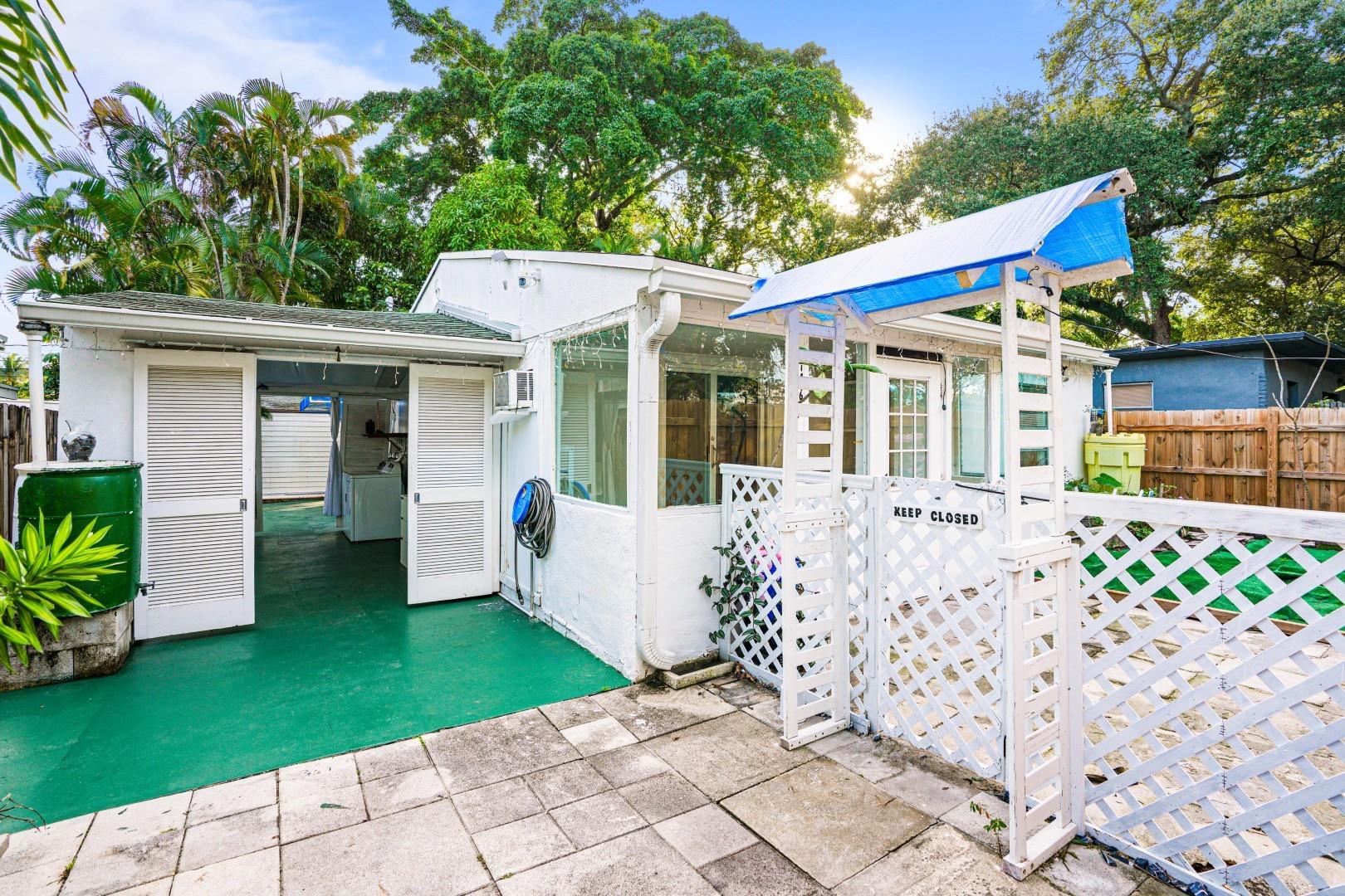 HIBISCUS GARDENS - Residential Lease