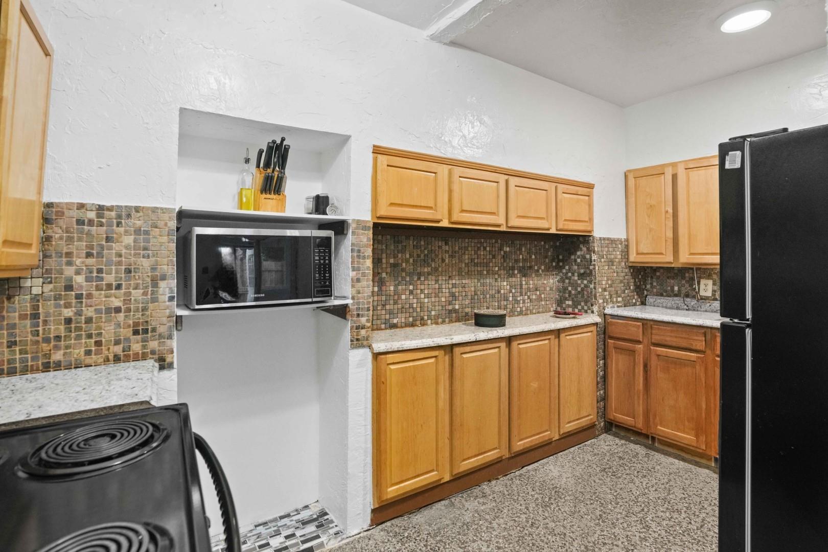 HIBISCUS GARDENS - Residential Lease