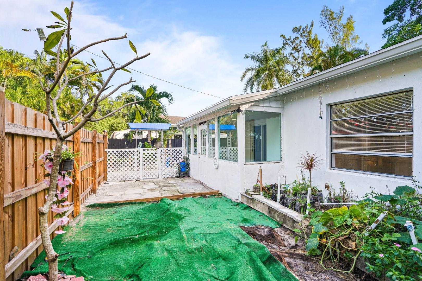 HIBISCUS GARDENS - Residential Lease