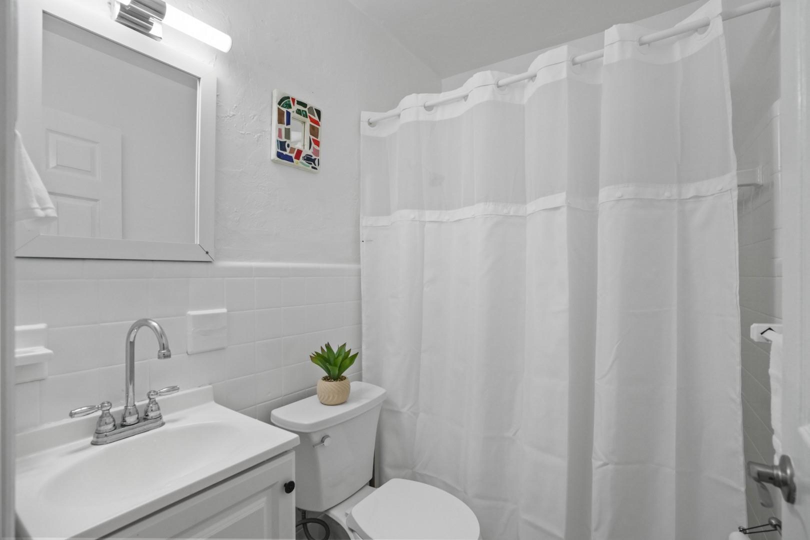 HIBISCUS GARDENS - Residential Lease