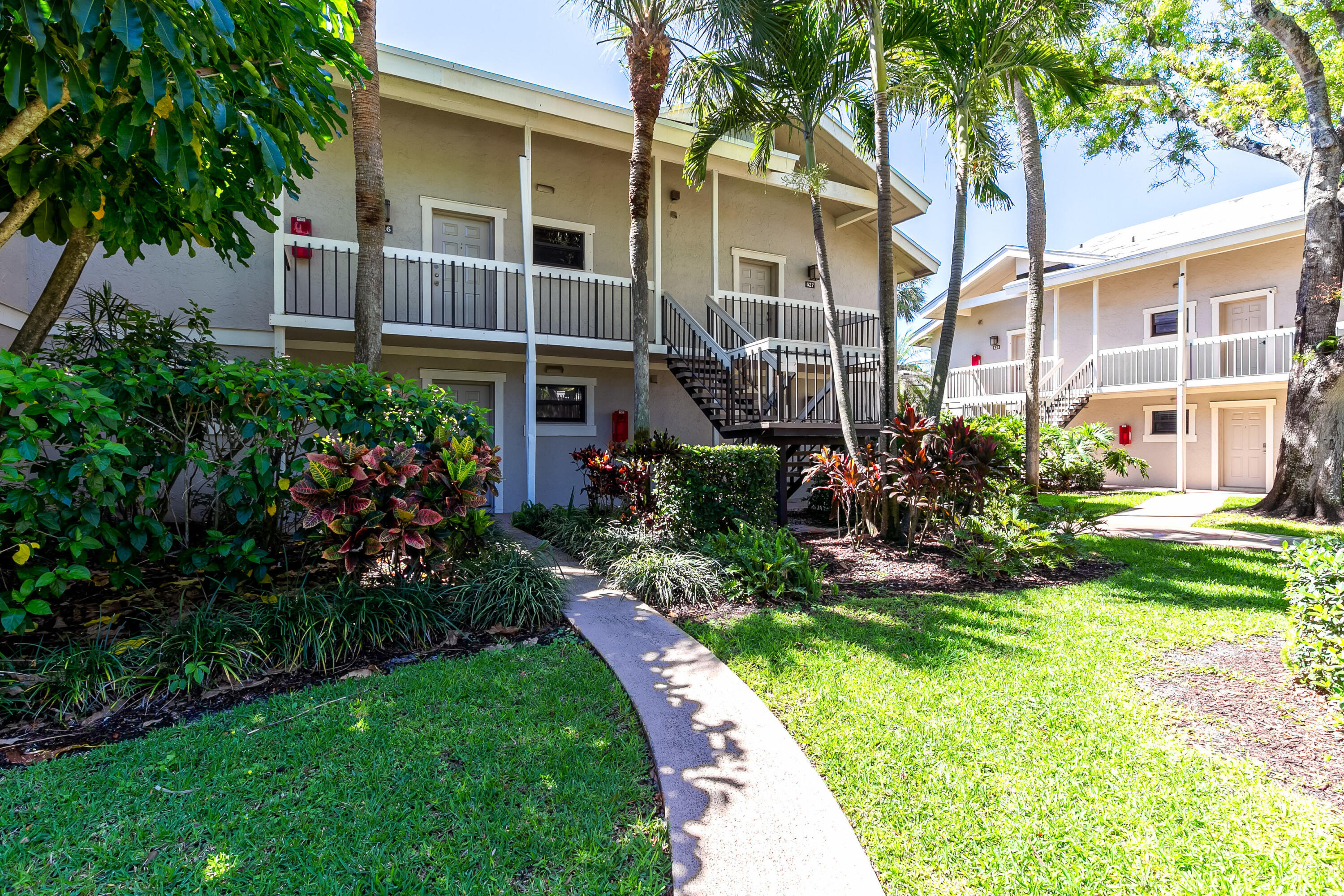 TENNIS LODGES NO 1 COND DECL FILED 4-2-79 OR3034P1 - Residential Lease