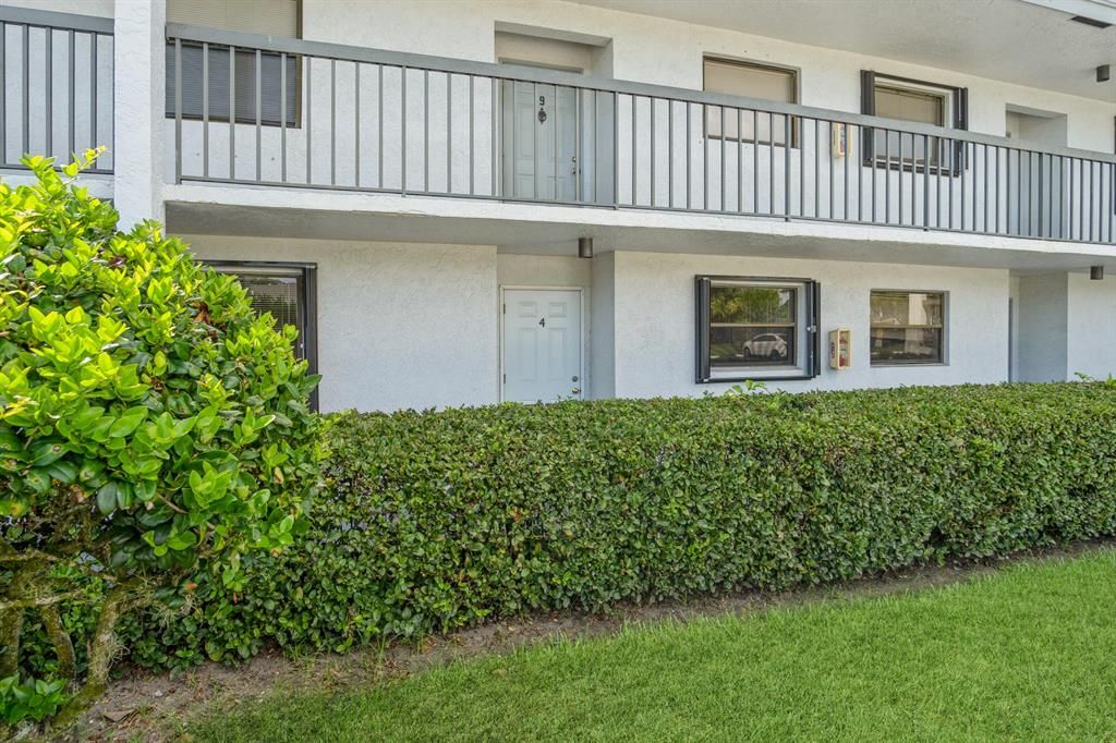 Photo of 1270 SE Parkview Place #4, Stuart, FL 34994 (MLS # R10824953)