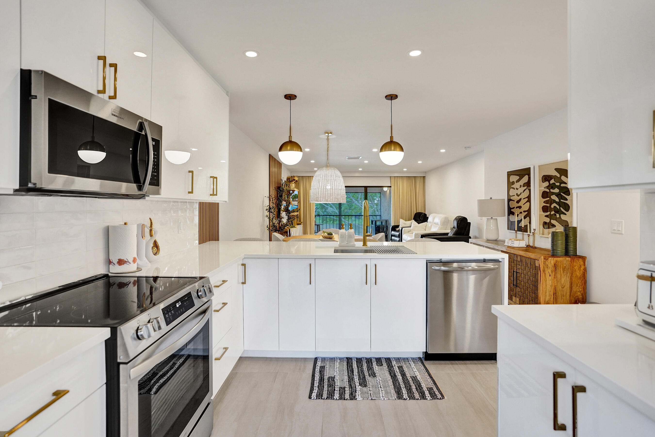 9293 Vista Del Lago 15f