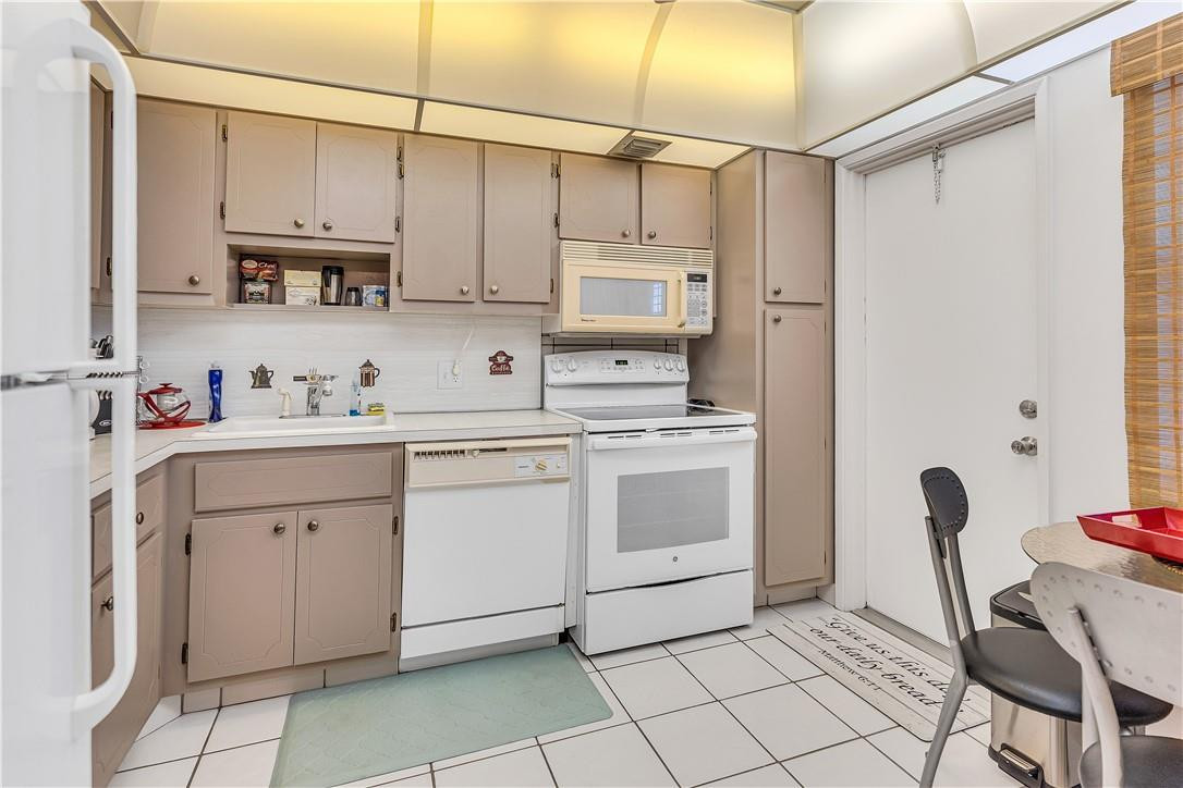 No 9 Palm-Aire Country Cl - Residential Lease