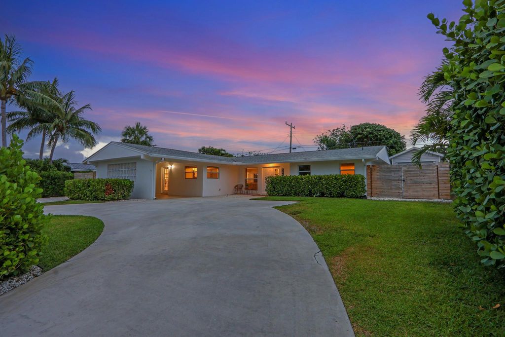 Photo of 364 Mars Avenue, Tequesta, FL 33469 (MLS # R10893594)