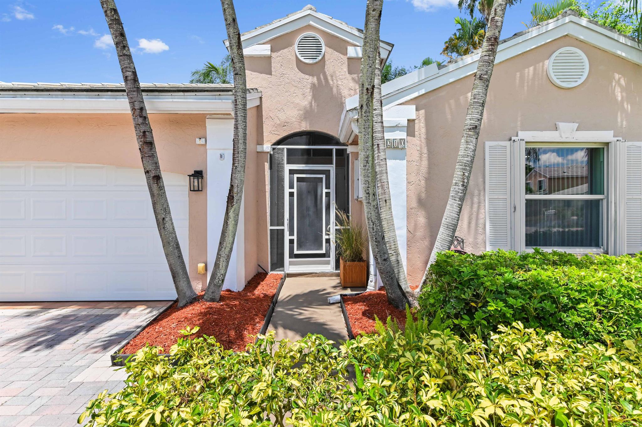 5210 NW 53rd Avenue, Coconut Creek, FL, 33073/$575,000 4 5210 NW 53rd Avenue