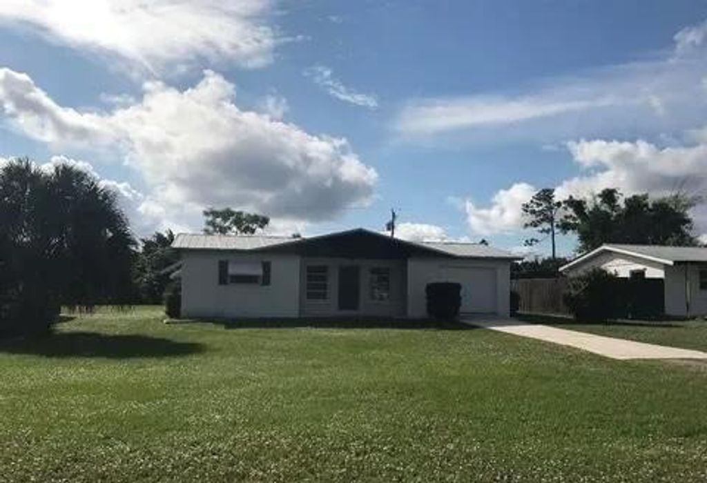Photo of 2340 NW Sunset Boulevard, Jensen Beach, FL 34957 (MLS # R10992466)