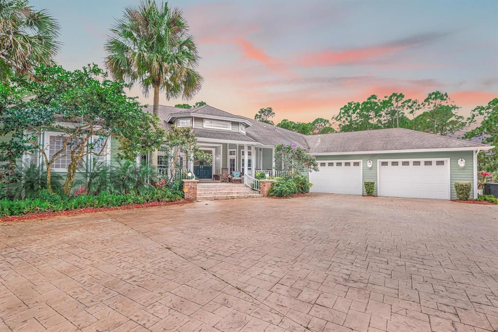 Photo of 102 NE Charleston Oaks Drive, Port Saint Lucie, FL 34983 (MLS # R10732714)