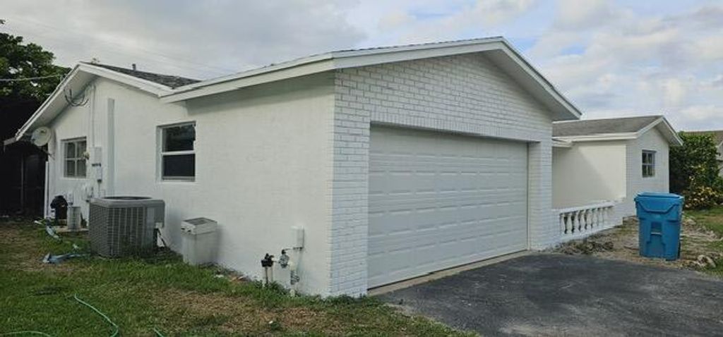 Photo of 1195 SW 27th Place, Boynton Beach, FL 33426 (MLS # R10994446)
