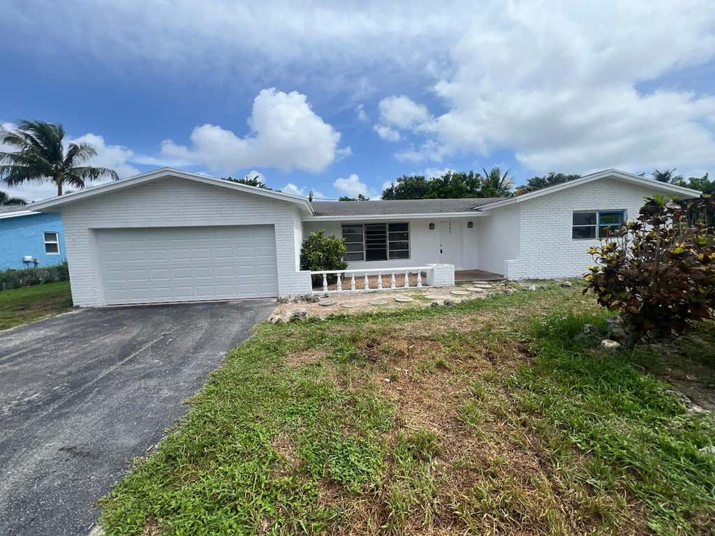 Photo of 1195 SW 27th Place, Boynton Beach, FL 33426 (MLS # R10994446)