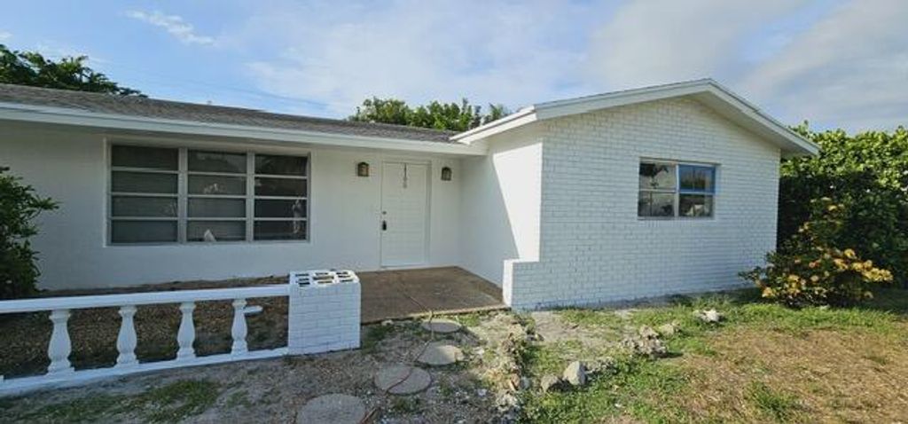 Photo of 1195 SW 27th Place, Boynton Beach, FL 33426 (MLS # R10994446)