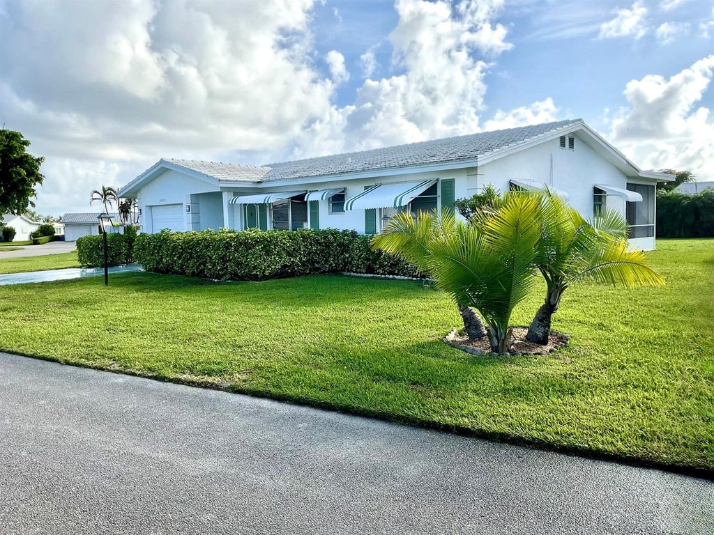 Photo of 2102 SW 22nd Court SW, Boynton Beach, FL 33426 (MLS # R11127772)