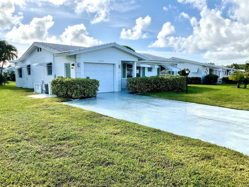 Photo of 2102 SW 22nd Court SW, Boynton Beach, FL 33426 (MLS # R11127772)