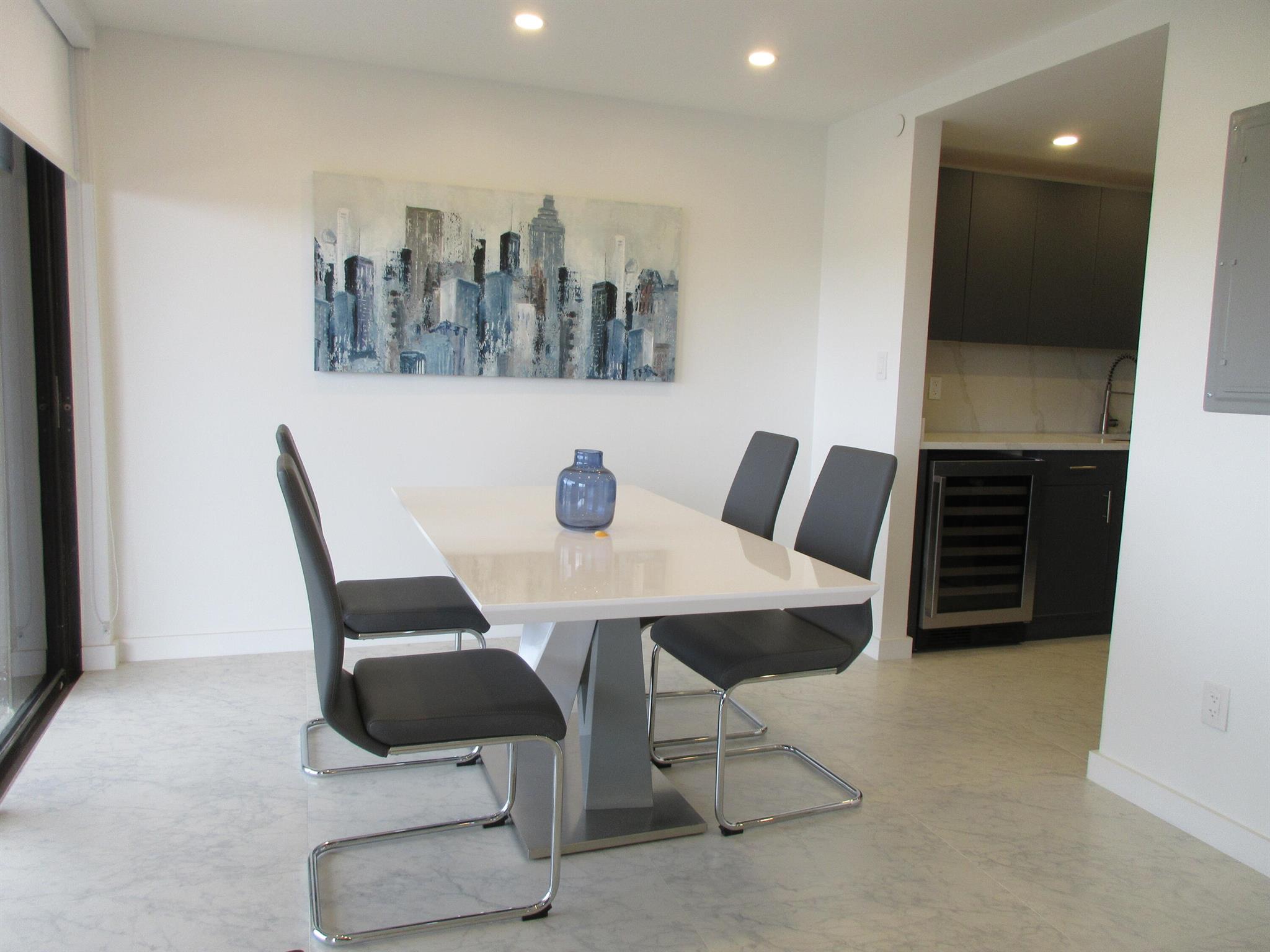 859 Jeffery Street 504