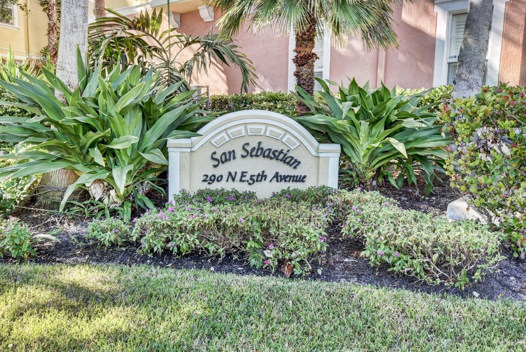 Photo of 290 NE 5th Avenue #1, Delray Beach, FL 33483 (MLS # R11121303)
