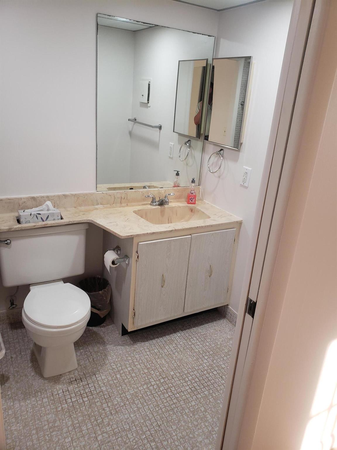 KINGS POINT BURGUNDY COND - Residential