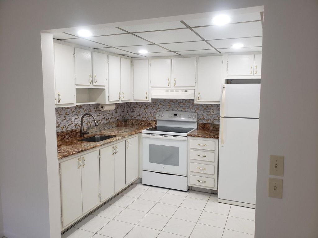 Photo of 688 Burgundy O, Delray Beach, FL 33484 (MLS # R11137123)