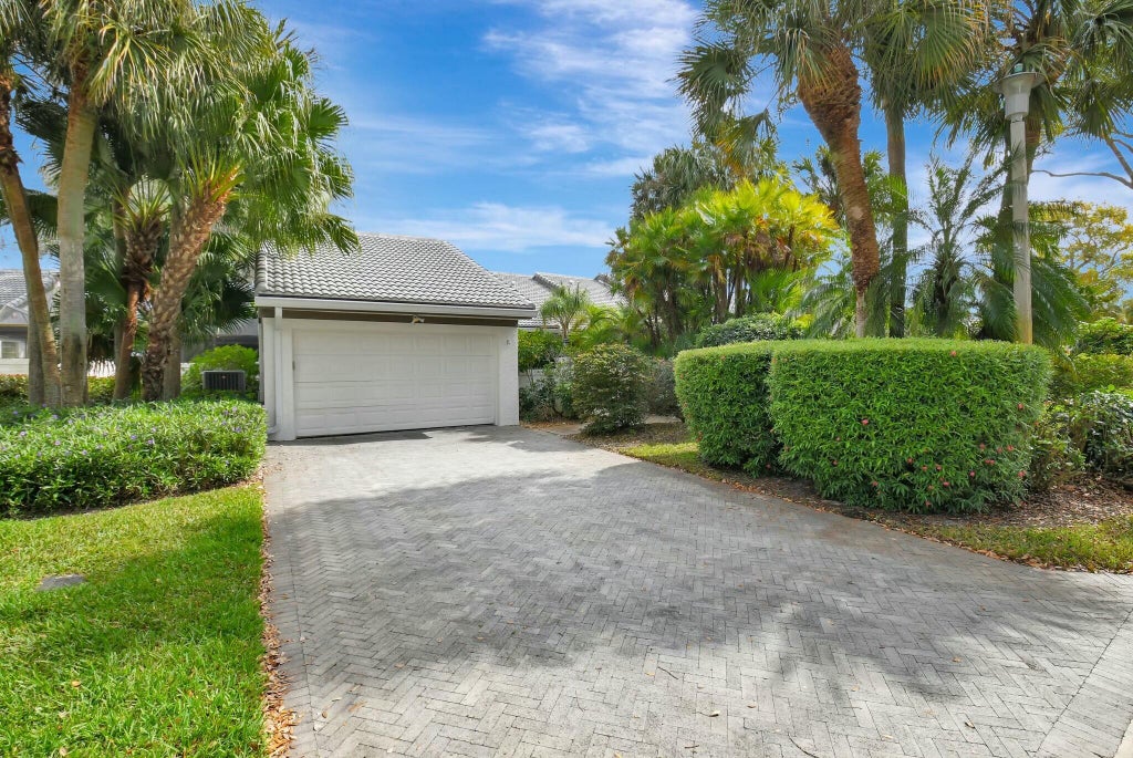 Photo of 6 Clubhouse Lane, Boynton Beach, FL 33436 (MLS # R11063882)