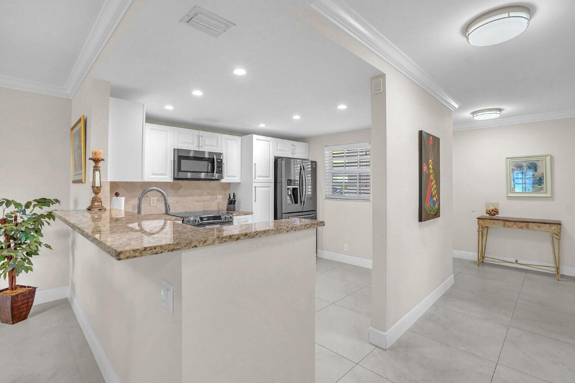 Atlantis Sherbrooke Villas East Condo - Residential