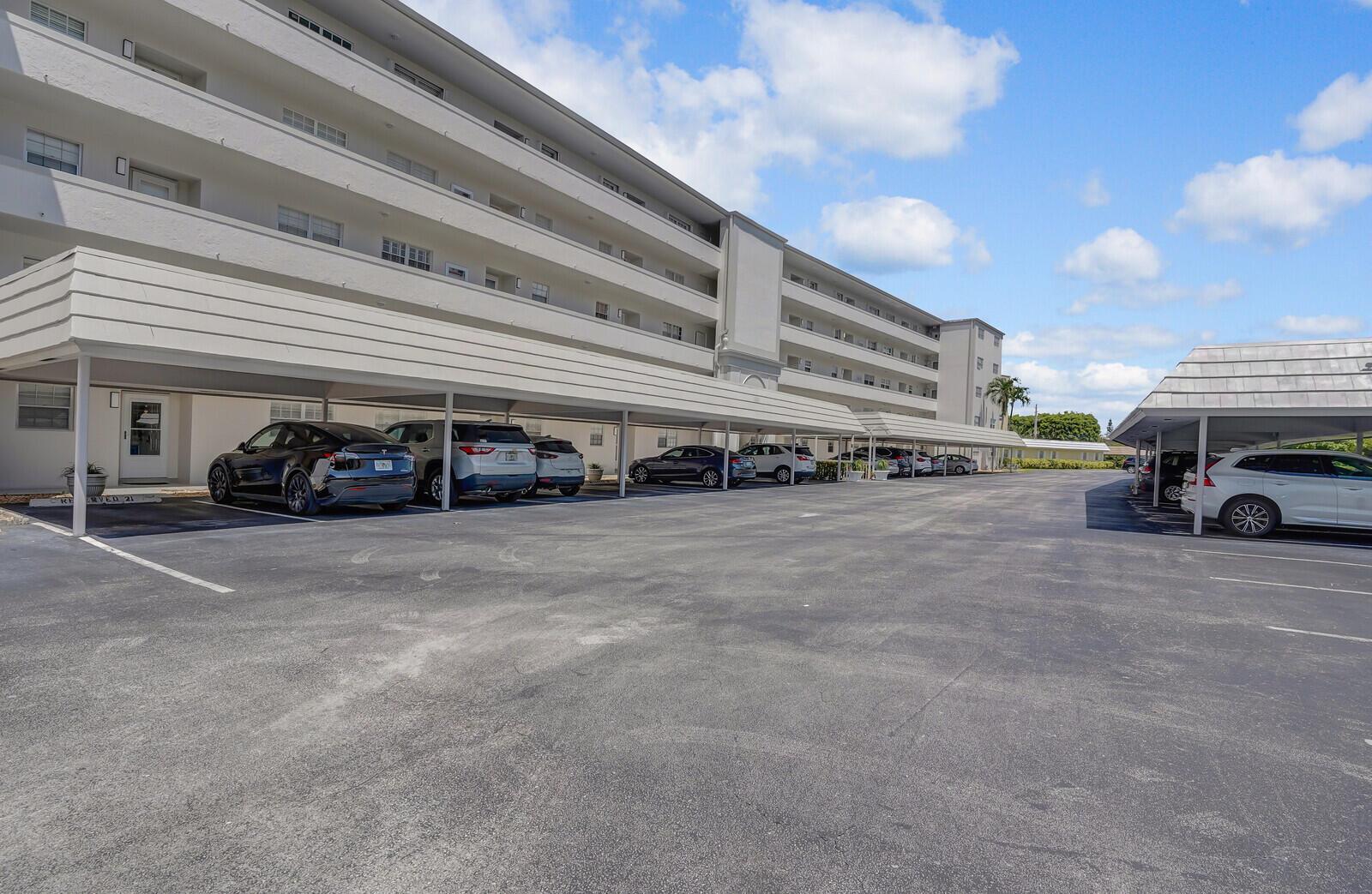 Atlantis Sherbrooke Villa - Residential