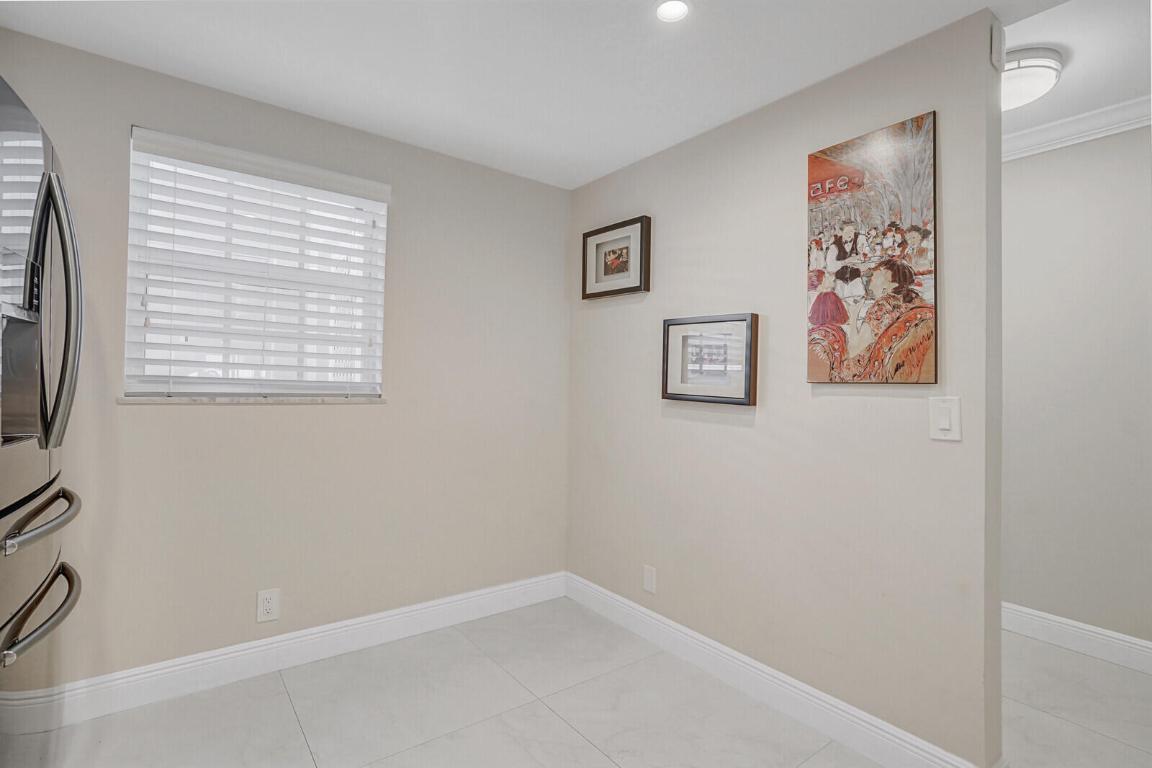 Atlantis Sherbrooke Villas East Condo - Residential