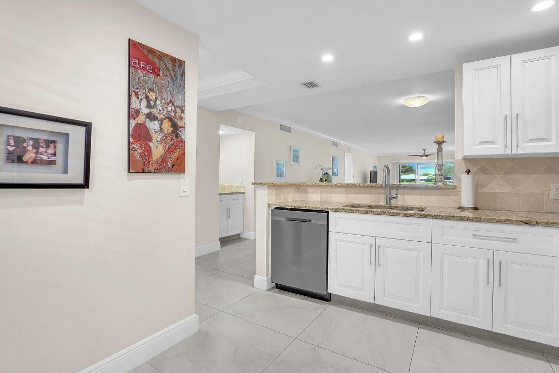 Atlantis Sherbrooke Villas East Condo - Residential