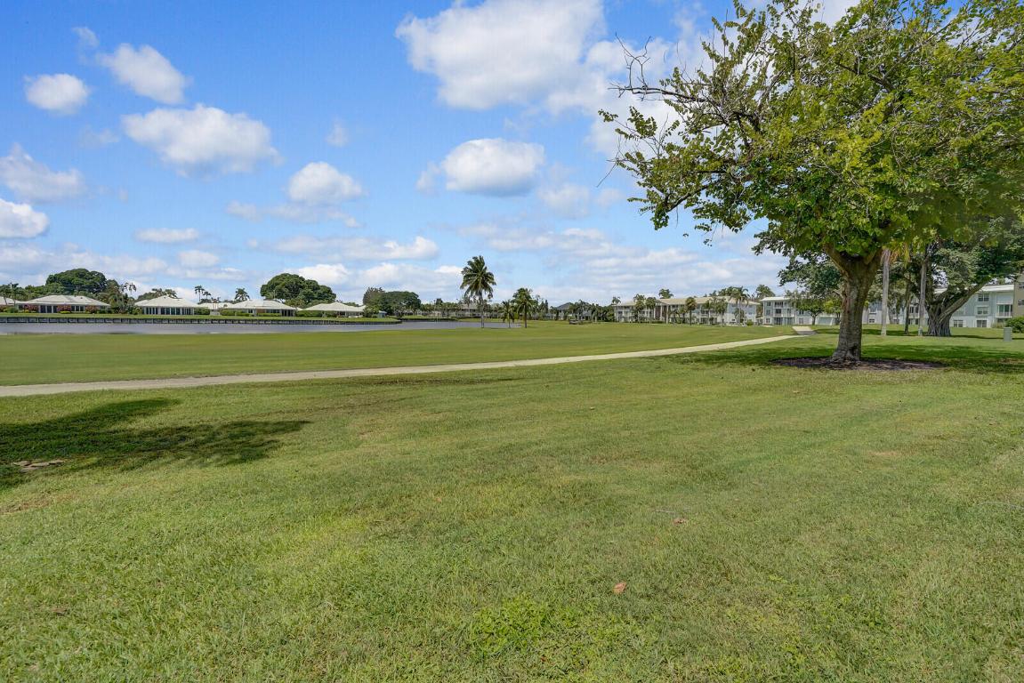 Atlantis Sherbrooke Villas East Condo - Residential