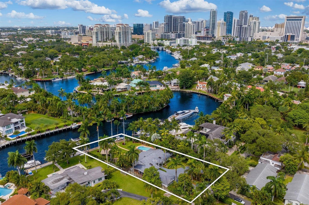 Photo of 913 Coconut Drive, Fort Lauderdale, FL 33315 (MLS # B26059488)