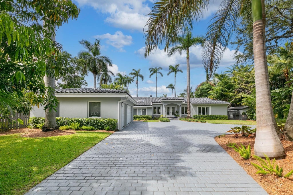 Photo of 913 Coconut Drive, Fort Lauderdale, FL 33315 (MLS # B26059488)