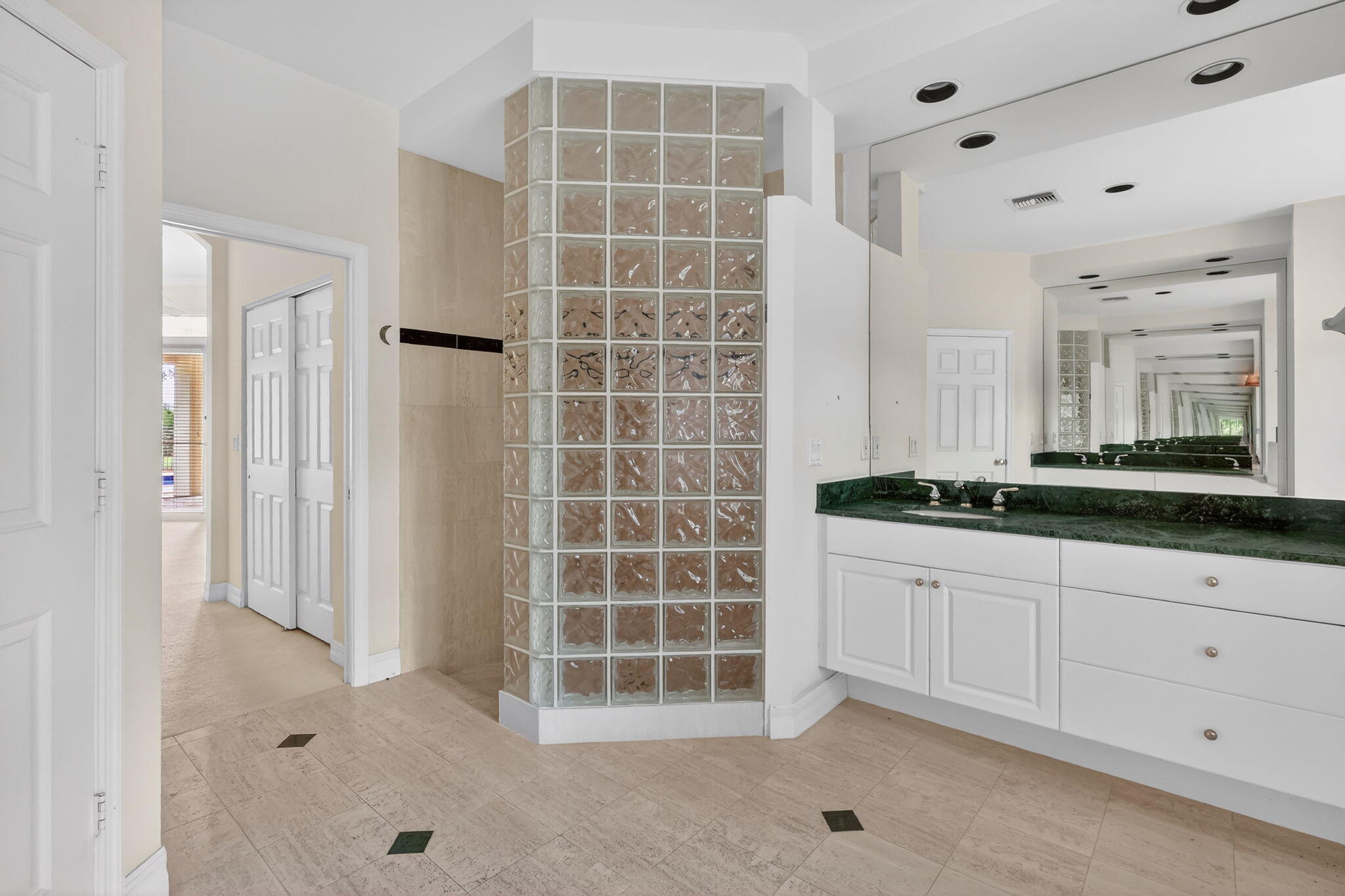 WILLOUGHBY - Residential