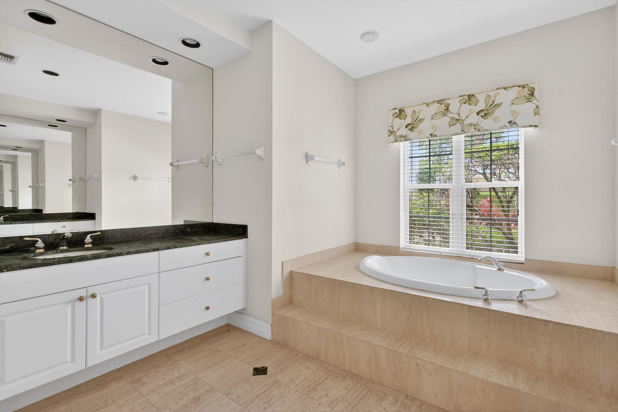 WILLOUGHBY - Residential